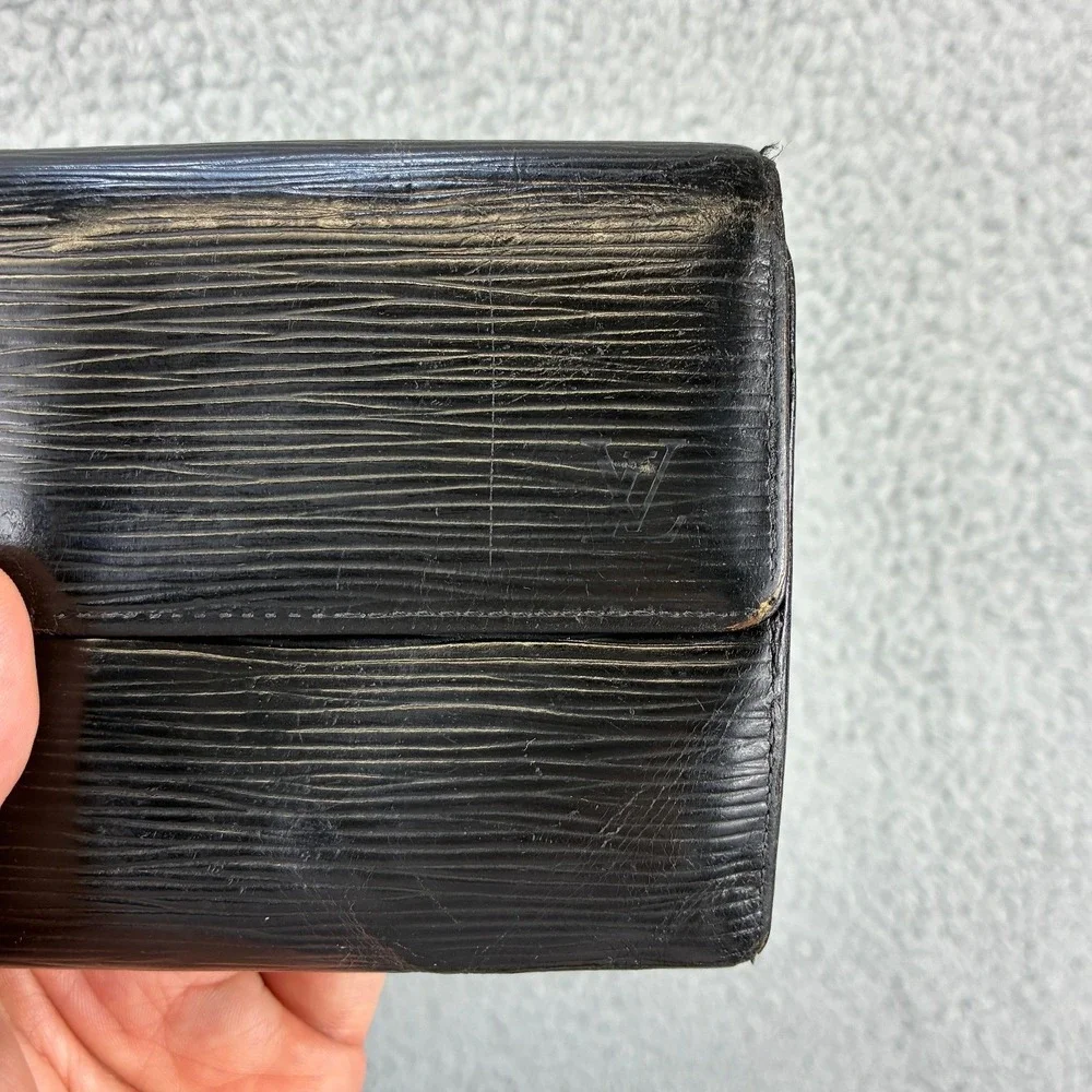 Louis Vuitton Men's OS Black Epi Bi-Fold Wallet Vintage Luxury Designer Classic